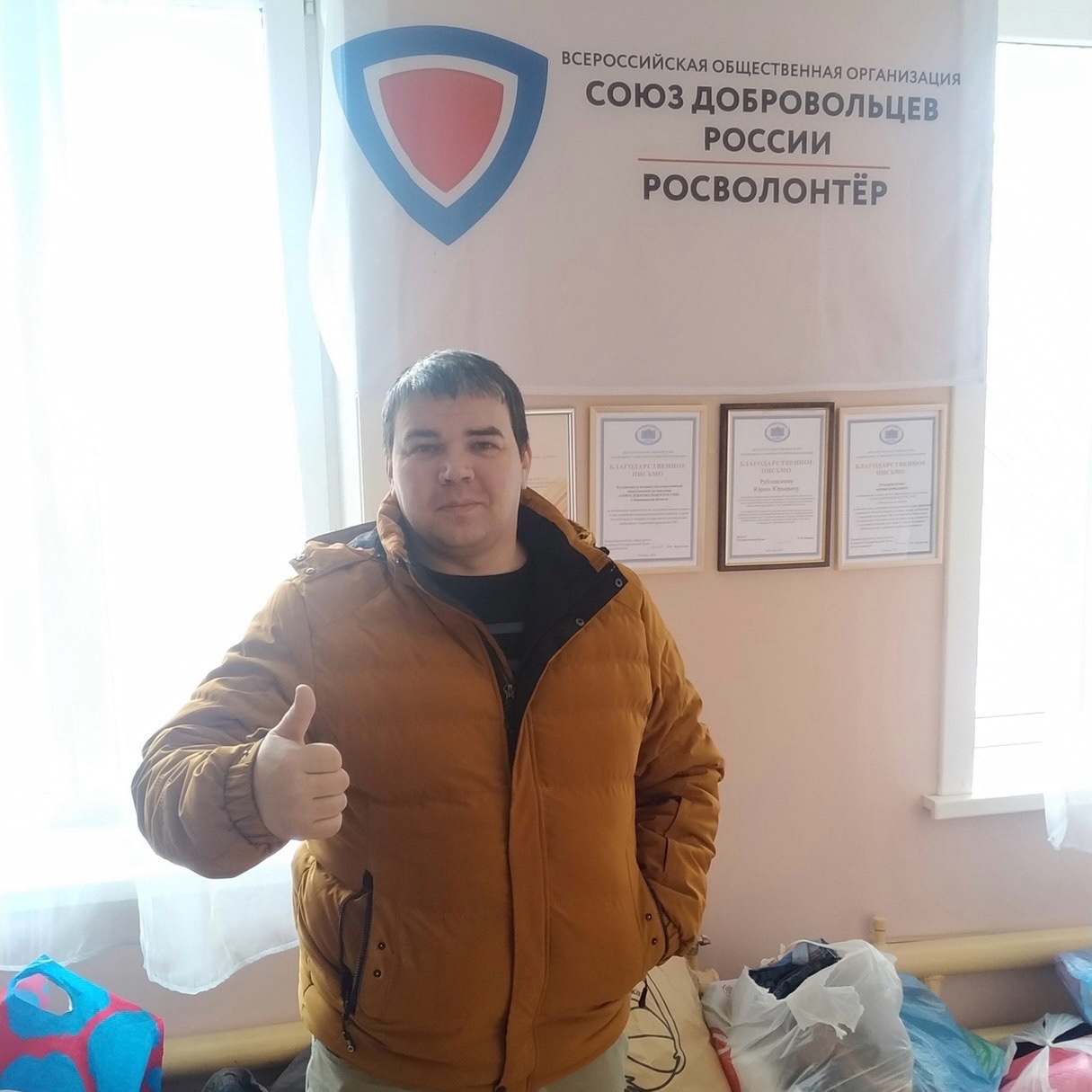 Воронежские добровольцы передали вещи и продукты многодетным семьям